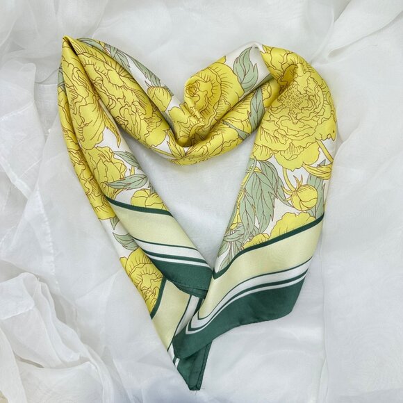 ✨Luxury Elegant Silky Square Scarf Yellow Green Peony Floral Garden Botanical - Picture 2 of 5